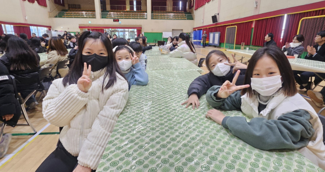 (사)안동시지속가능발전협의회는 지난 6일 복주초등학교에서 어린이 탄소중립 실천대회 시상식을 가졌다. 안동시 제공