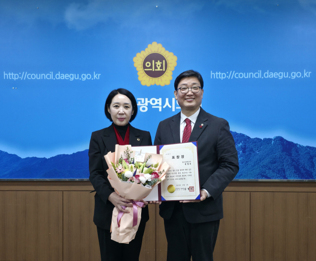 팔공신협 전영호 이사장이 11일 지역사회 발전과 시민 복지 증진에 기여한 공로를 인정받아 대구광역시장 표창을 받았다.