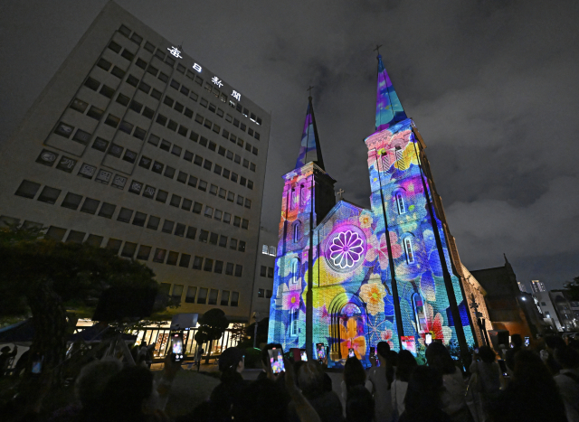 대구 중구 계산성당 부활절을 축하 미디어파사드. 김영진 기자