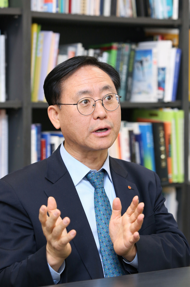 김대종 세종대 경제학부 교수가 10일 세종대 집현관에서 매일신문과 인터뷰하고 있다. 이무성 객원기자