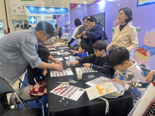 12일 오후 부산 벡스코 제1전시실에서 
