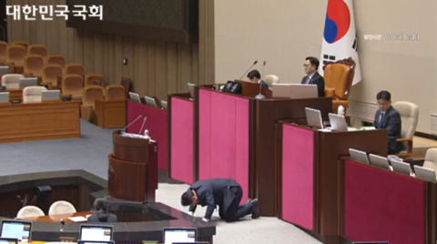 '필버' 도중 돌연 큰절한 송석준…