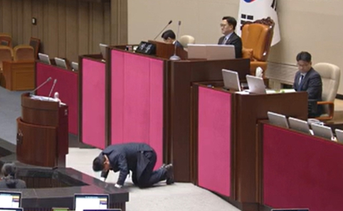 '필버' 도중 돌연 큰절한 송석준…