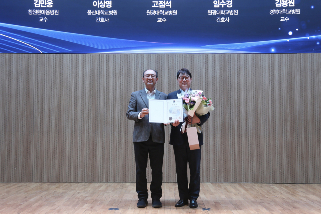 창원한마음병원 김민웅 지역심뇌혈관질환센터장이 지역심뇌혈관질환센터 운영사업 공헌 공로로 보건복지부 장관 표창을 수상했다.