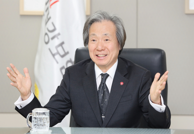 [출향인을 만나다] 정기석 국민건강보험공단 이사장 