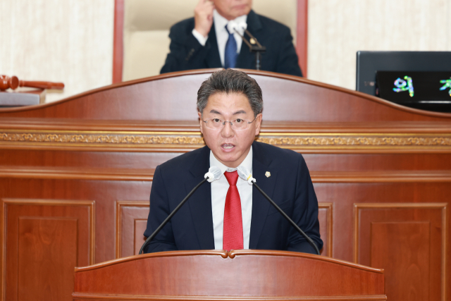 청송군의회 황진수 군의원이 본회의장에서 5분 자유발언을 하는 모습. 청송군의회 제공