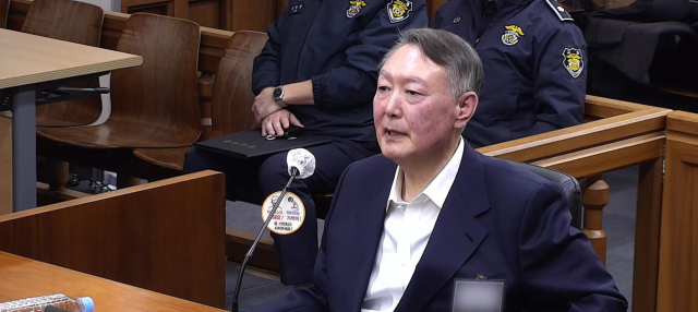 尹 내란재판 선고 2월쯤…구속 연장 여부 곧 '갈림길'
