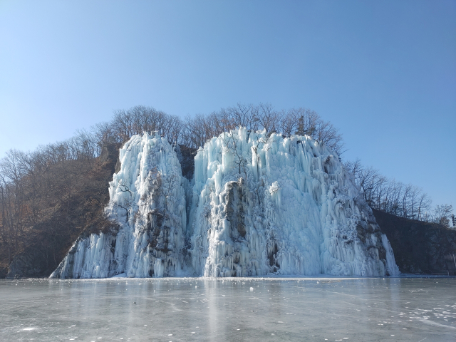 청송군 청송읍 용전천 현비암 얼음빙벽. 전종훈 기자
