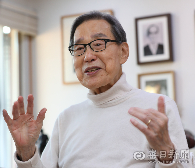 문희갑 전 대구시장은 