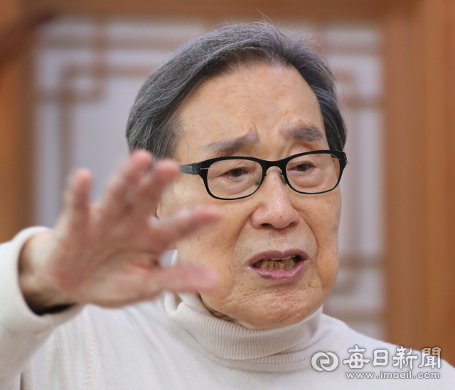 문희갑 전 대구시장은 