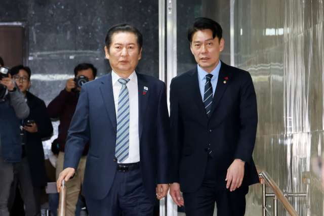 더불어민주당 정청래 대표가 16일 국회에서 열린 의원총회에 참석하고 있다. 연합뉴스