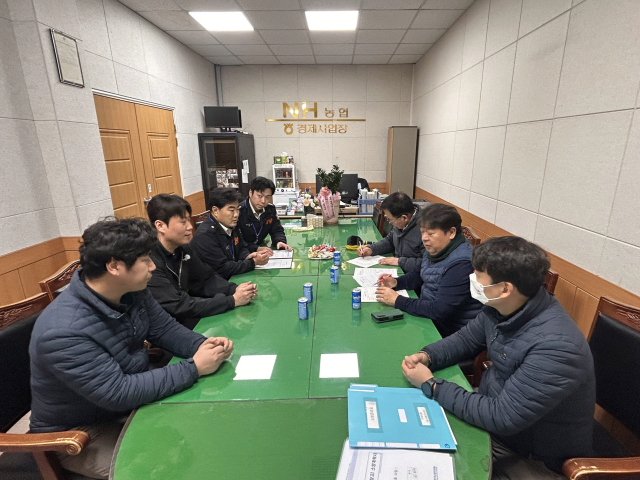 창녕소방서(서장 임순재)는 15일 이방면 소재 이방농협저온창고를 방문해 겨울철 대형 물류창고 화재 예방을 위한 현장지도를 실시했다.