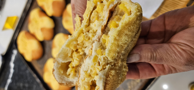 폐업 직전에 개발된 삼송베이커리의 옥수수크로켓, 일명 마약빵 때문에 오늘의 성장을 이루게 된다.