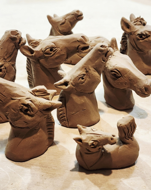 붉은 말의 힘찬 기운 그림에 담아…병오년 새해맞이 말 그림전 개최