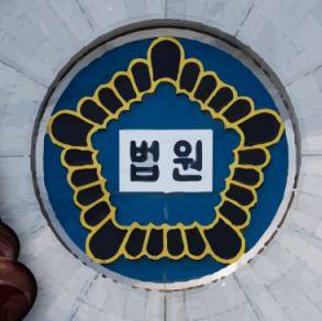 폭력 피하려 창틀에 숨은 女, 남친이 창문 열어 떨어져 사망