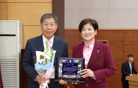 군위군교육발전위,  '2025 사랑나눔 교육기부 유공' 표창 수상   