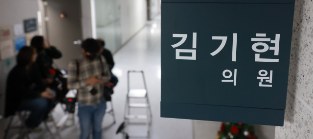 김건희특검, '로저비비에 선물 의혹' 김기현 자택 압수수색