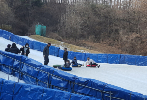 장수조이월드눈썰매장, 다자녀 출생가정에 '눈썰매장 무료이용권' 지원