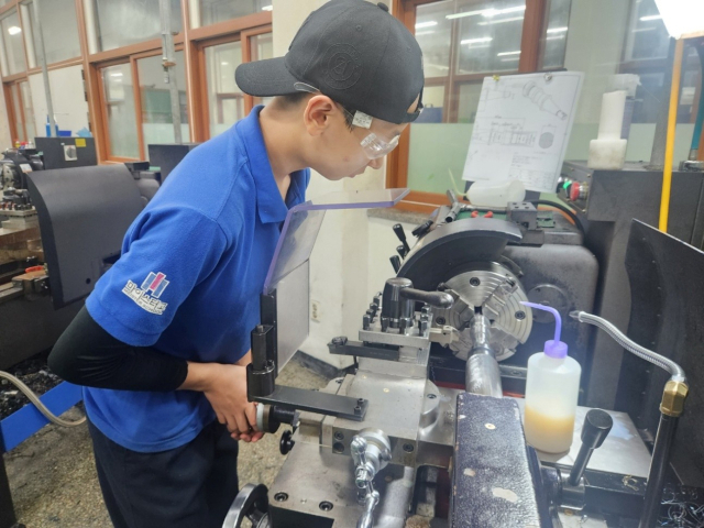 경북기계공업고등학교 정밀기계과 3학년 박문수 학생이 