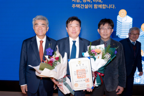 노기원 태왕 회장 '산업포장' 수상…주택산업 방전 공로 인정