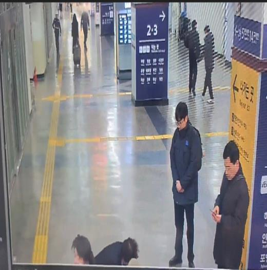 심폐소생술(CPR)을 실시하는 모습. 코레일 대구본부 제공