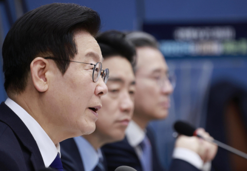 李, '건보공단 특사경·탈모약 건보 적용' 주문…의료계 반발 