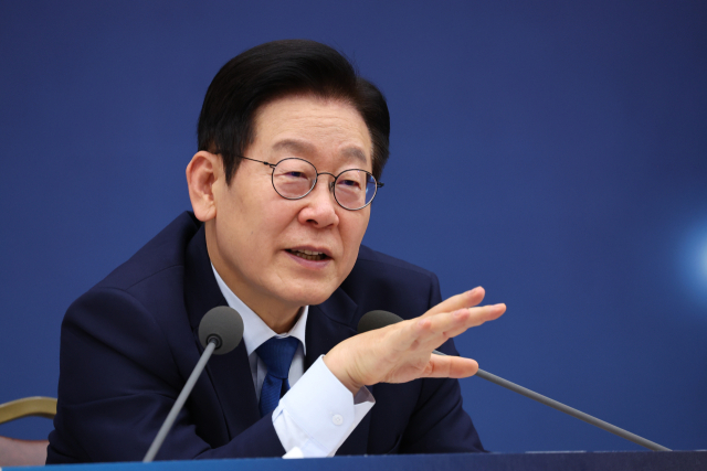 이 대통령 '말 많은' 생방송 업무보고 강행 왜?