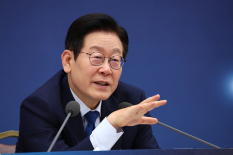 李대통령 '말 많은' 생방송 업무보고 왜 강행하나?