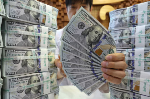 투자는 얼어붙고 자금은 떠난다…규제·확장재정의 환율 악순환