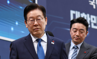 생방송 업무보고 '구설'로 퇴색…李 돌발발언에 공직 동요