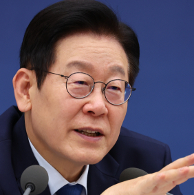 李대통령 '말 많은' 생방송 업무보고 강행하는 이유는?