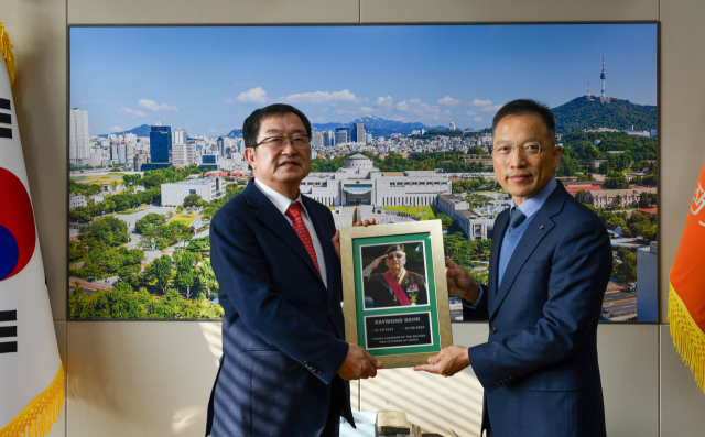 벨기에 6·25 참전용사 생전 사진, 전쟁기념사업회에 기증돼