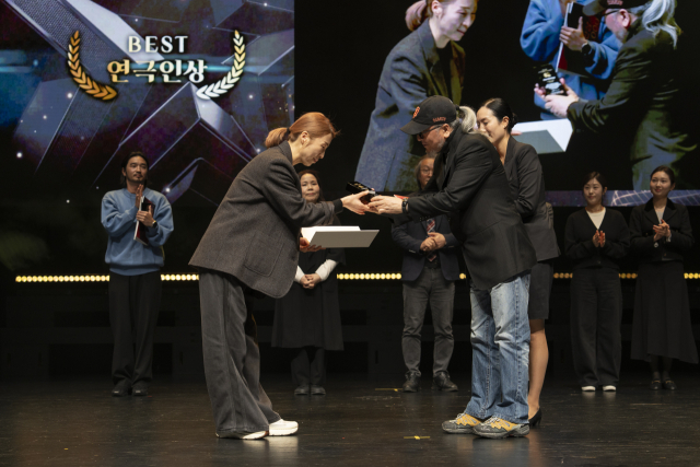 베스트연극인상 스태프 부문을 수상한 김언영 (분장)