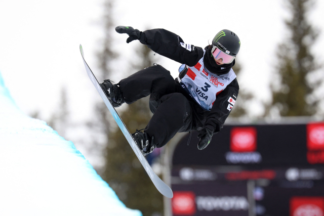 18일(한국시간) 미국 콜로라도주 쿠퍼 마운틴에서 열린 2025-2026 국제스키연맹(FIS) 스노보드 여자 산악 하프파이프 예선전에서 한국의 최가온(서울 세화여고) 선수가 경기를 펼치고 있다. AFP 연합뉴스