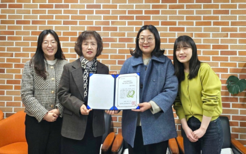 성명여자중학교, 저소득층 학생에게 후원금 전달 