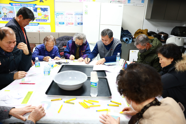 북면 상당1리 마을 주민들이 울진형 마을만들기 사업을 통해 창작 작품 활동을 펼쳤다. 울진군 제공