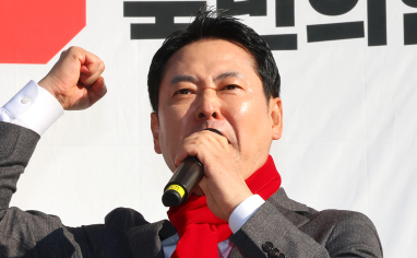 장동혁 '당대표 유지' 보수 67% 찬성…중도 50% '사퇴'