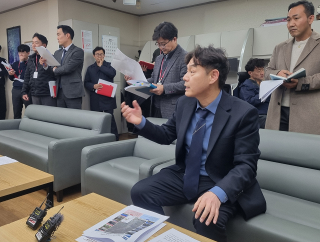 박희준 대구시 재난안전실장이 18일 대구시청 기자실을 찾아 노곡동 침수 방지대책을 설명하고 있다. 이주형 기자