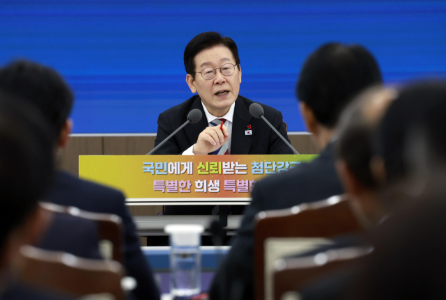 이재명 대통령이 18일 서울 용산구 국방부에서 열린 국방부·국가보훈부 업무보고에서 발언하고 있다. 연합뉴스
