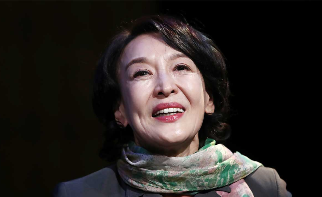 '1세대 연극 스타' 윤석화 뇌종양 투병 중 별세…향년 69세