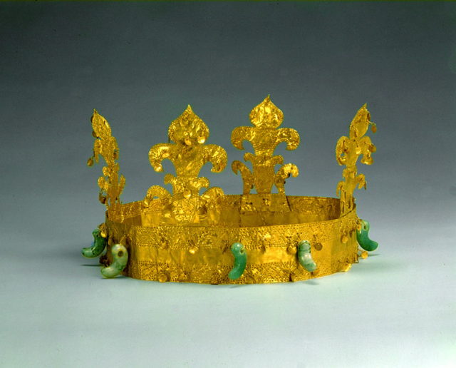 경북의 경주를 비롯해 김천과 고령의 국보급 유물들 가운데서도 원래 지역을 떠나 다른 지역에서 전시하는 경우가 있다. 그중 전 고령 금관 및 장신구 일괄의 모습. 국가유산청 제공