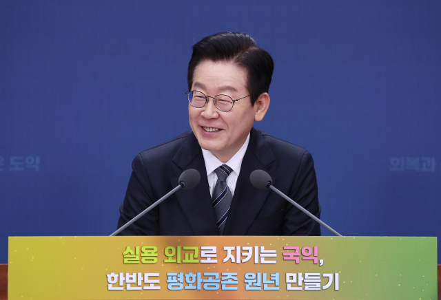 이재명 대통령이 19일 정부서울청사 별관에서 열린 외교부(재외동포청)·통일부 업무보고에서 발언하고 있다. 연합뉴스