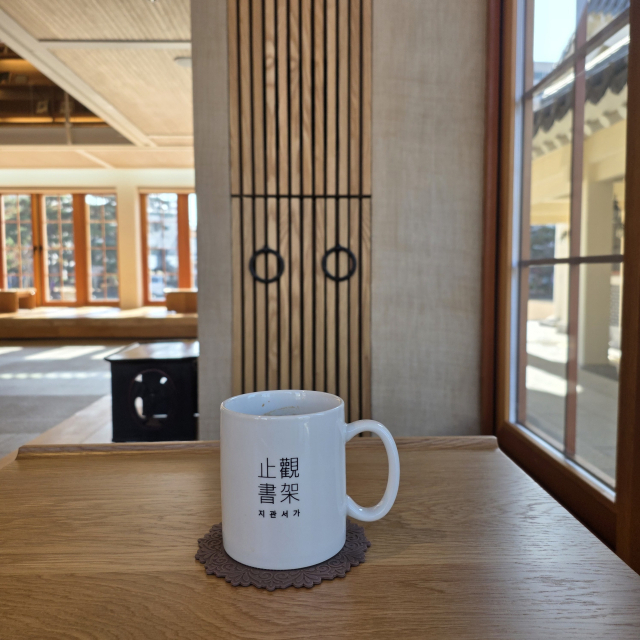 안동포로 마감된 지관서가(止觀書架)의 은은한 책 향기. 하태길 교수