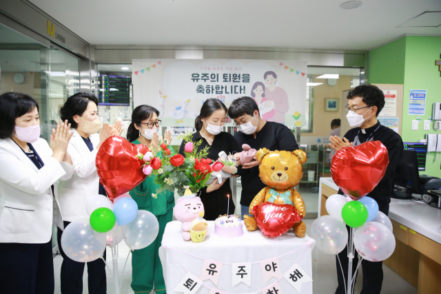 300g대로 태어난 유주가 대구가톨릭대병원 신생아 집중치료실에서 191일간 치료를 받고 19일 퇴원했다. 대구가톨릭대병원 제공