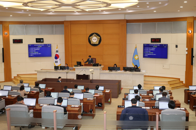 지난 19일 포항시의회에서 제327회 제2차 정례회 제2차 본회의가 열리고 있다. 포항시의회 제공.