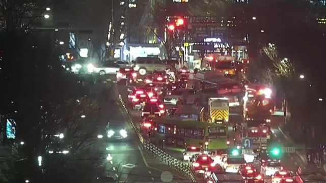 강남 한복판 퇴근길 '10중 추돌 사고'…6명 병원 이송