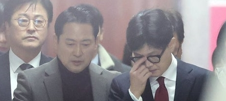 계엄 책임론 꺼낸 장동혁…한동훈 