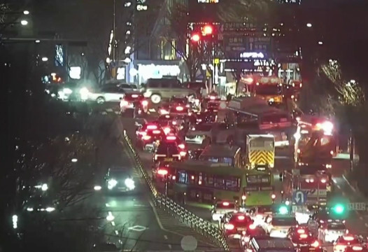 강남 한복판 퇴근길 '10중 추돌 사고'…6명 병원 이송