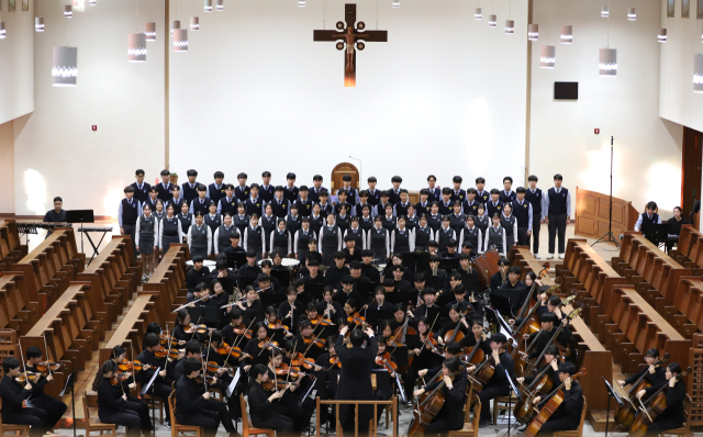 순심 베네딕도 오케스트라가 성 베네딕도회 왜관 수도원 대성당에서 