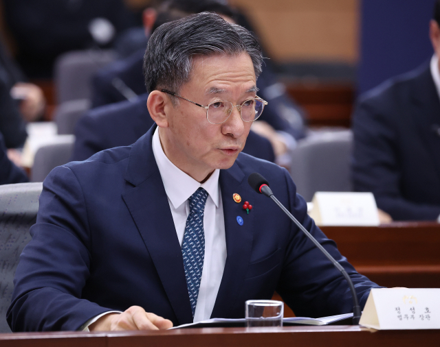 정성호 법무부 장관이 19일 정부서울청사 별관에서 이재명 대통령에게 업무보고를 하고 있다. 연합뉴스